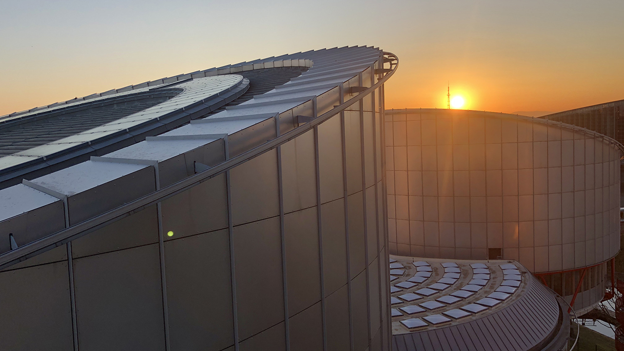 Palais des droits de l'homme au crépuscule